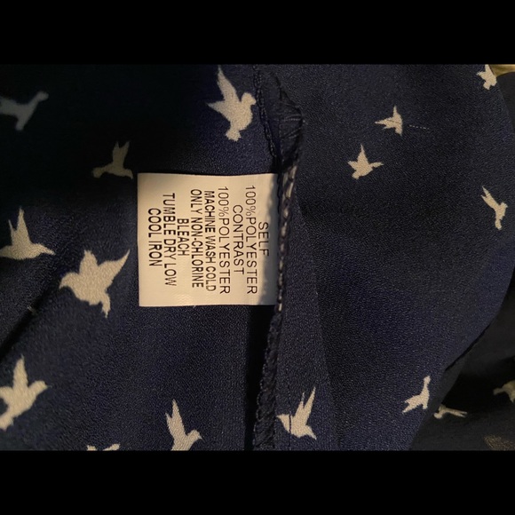 Stich Fix sleeveless top, navy blue with bird print - Picture 4 of 7